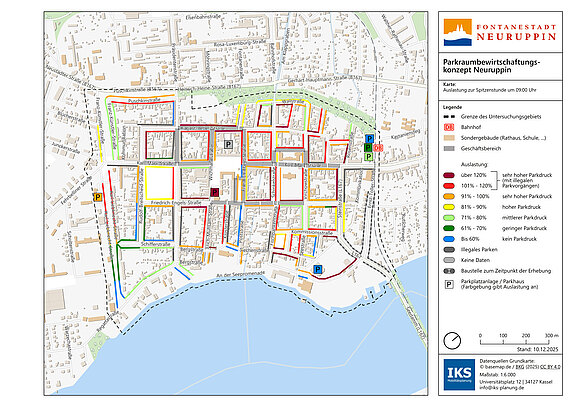 Karte der Neuruppiner Innenstadt: farbige Linien zeigen die Parkauslastung je Straße (grün geringe, gelb mittlere, orange hohe, rot sehr hohe/Überlastung). Parkhäuser und größere Parkplätze sind mit „P“ markiert. Ziel: Übersicht über Bereiche mit besonders hohem Parkdruck.