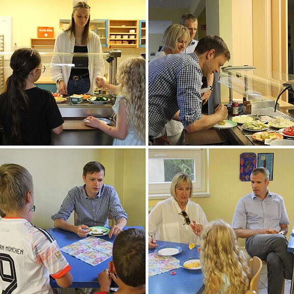 Collage aus vier Fotos: In einer Schulkantine wählen Kinder am Buffet Salat und andere Speisen, betreut von Erwachsenen. Anschließend sitzen Kinder und Erwachsene gemeinsam an Tischen, essen und sprechen miteinander. Atmosphäre: freundlich, gemeinsames Mittagessen und Austausch.