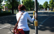 Fahrradfreunlichkeit mit Haltegriffen für Radler an der Fontane-Kreuzung