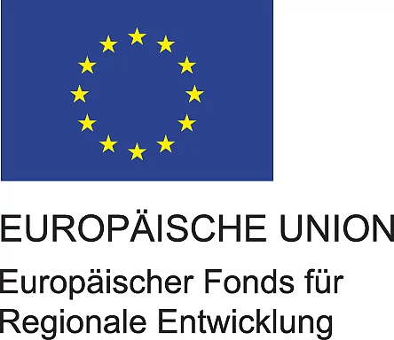 EU-Logo mit blauem Flaggenfeld und zwölf goldenen Sternen. Darunter Schriftzug: „Europäische Union – Europäischer Fonds für Regionale Entwicklung“.