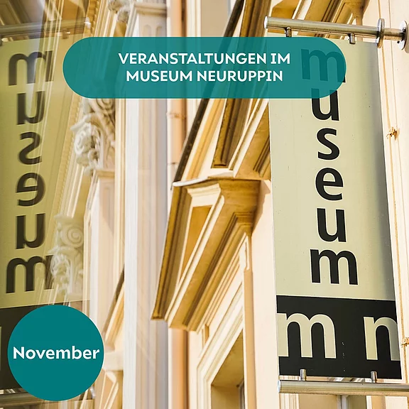 Grafik kündigt Veranstaltungen im Museum Neuruppin an. Großes Schild „museum“ an einer Fassade; darüber Textfeld „Veranstaltungen im Museum Neuruppin“. Unten Kreis mit Monatsangabe „November“. Fokus: Hinweis auf Programm im November.