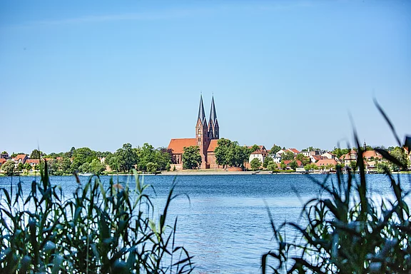 Das Bild zeigt die Kirche St. Trinitatis in der Fontanestadt Neuruppin.
