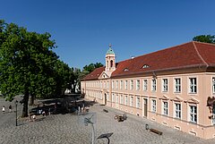 Schulplatz mit dem Alten Gymnasium (Foto: Henry Mundt)
